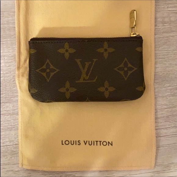 Louis Vuitton BNIB Monogram Key Case from 2009!… - Picture 2 of 9